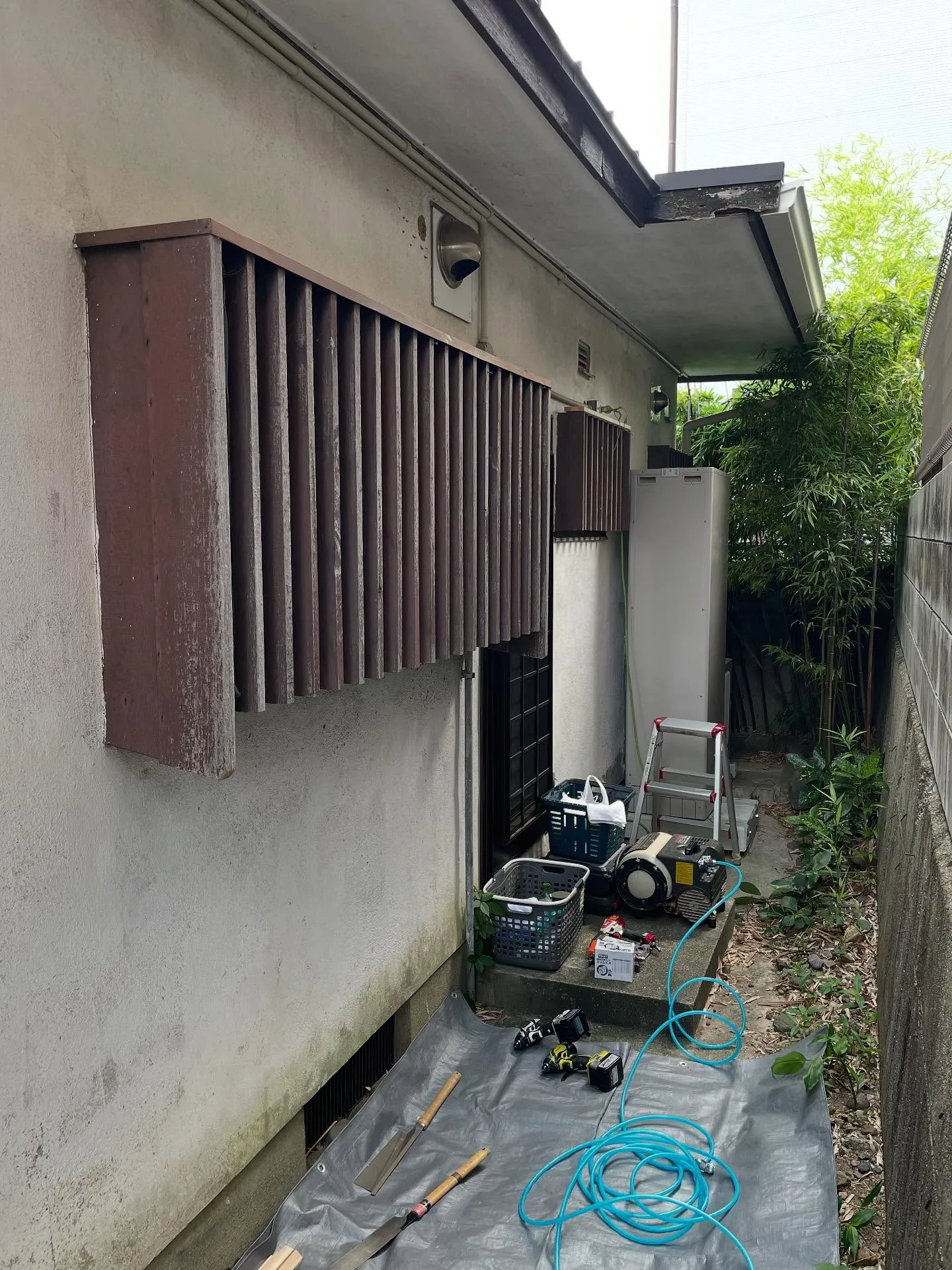 サッシ網戸を作って欲しいと依頼があり採寸へ伺ったら、サッシ窓...