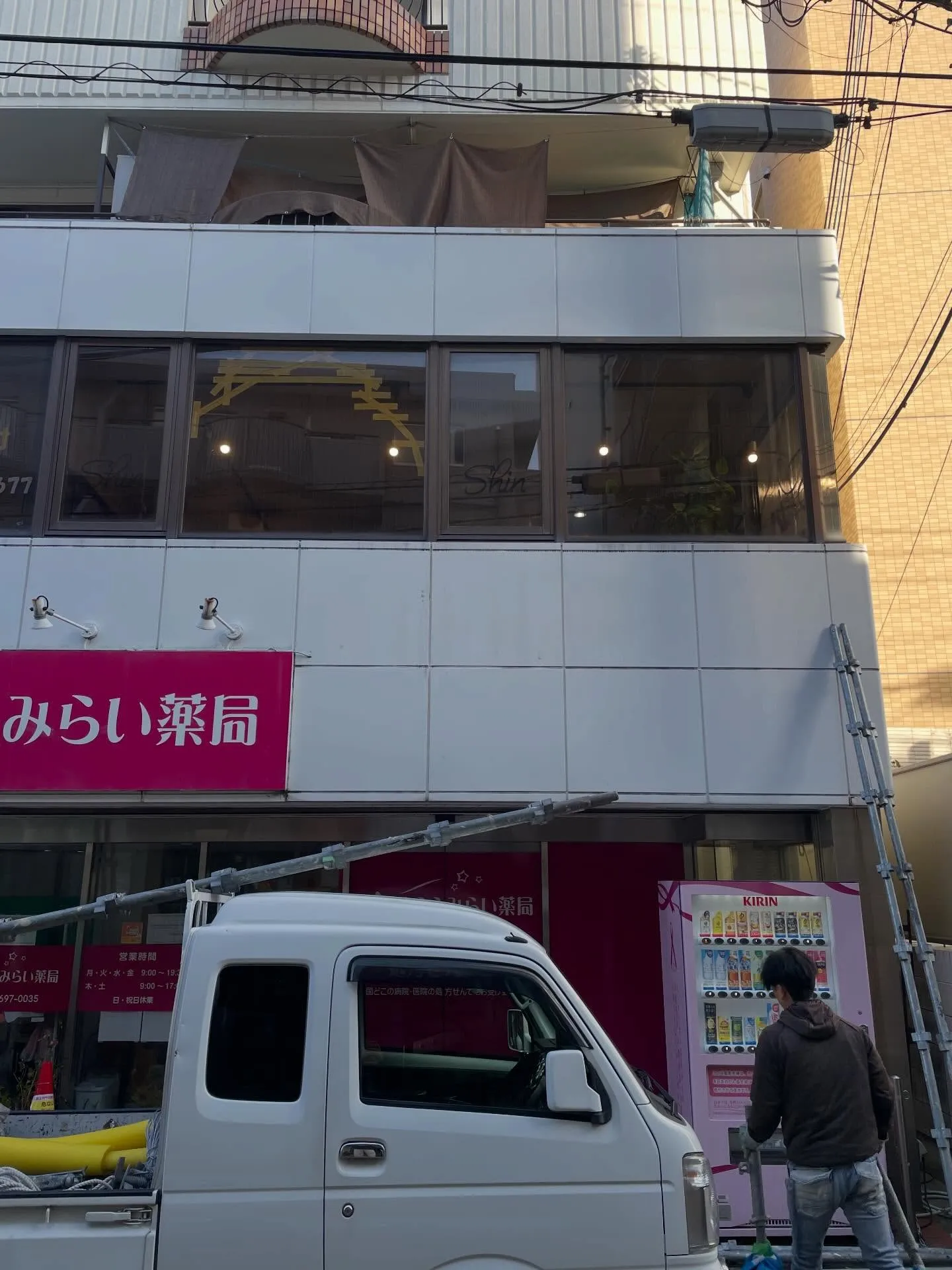 今年の年明けに起きた島根の地震でかなり揺れて硝子が割れたらし...