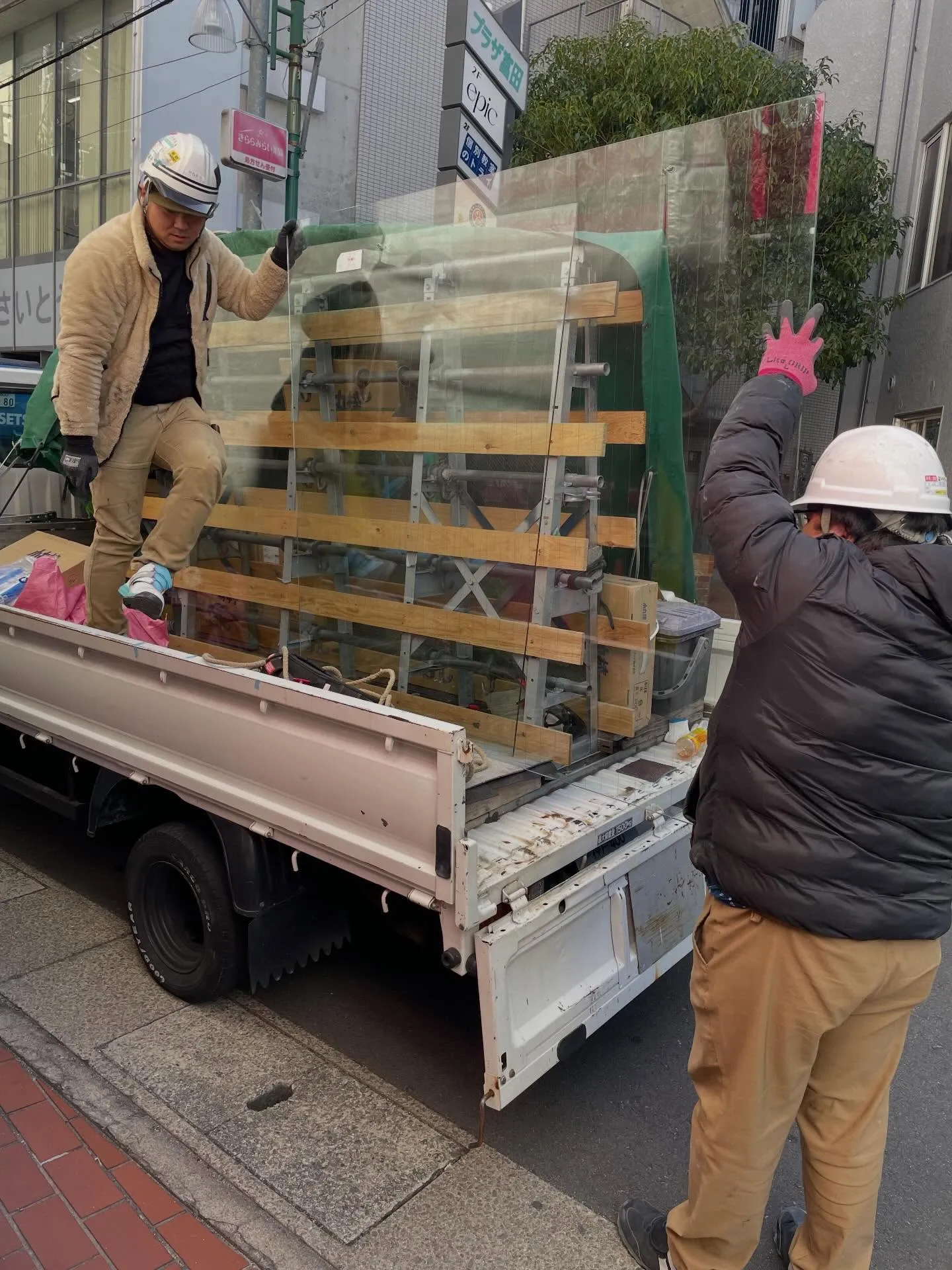 今年の年明けに起きた島根の地震でかなり揺れて硝子が割れたらし...
