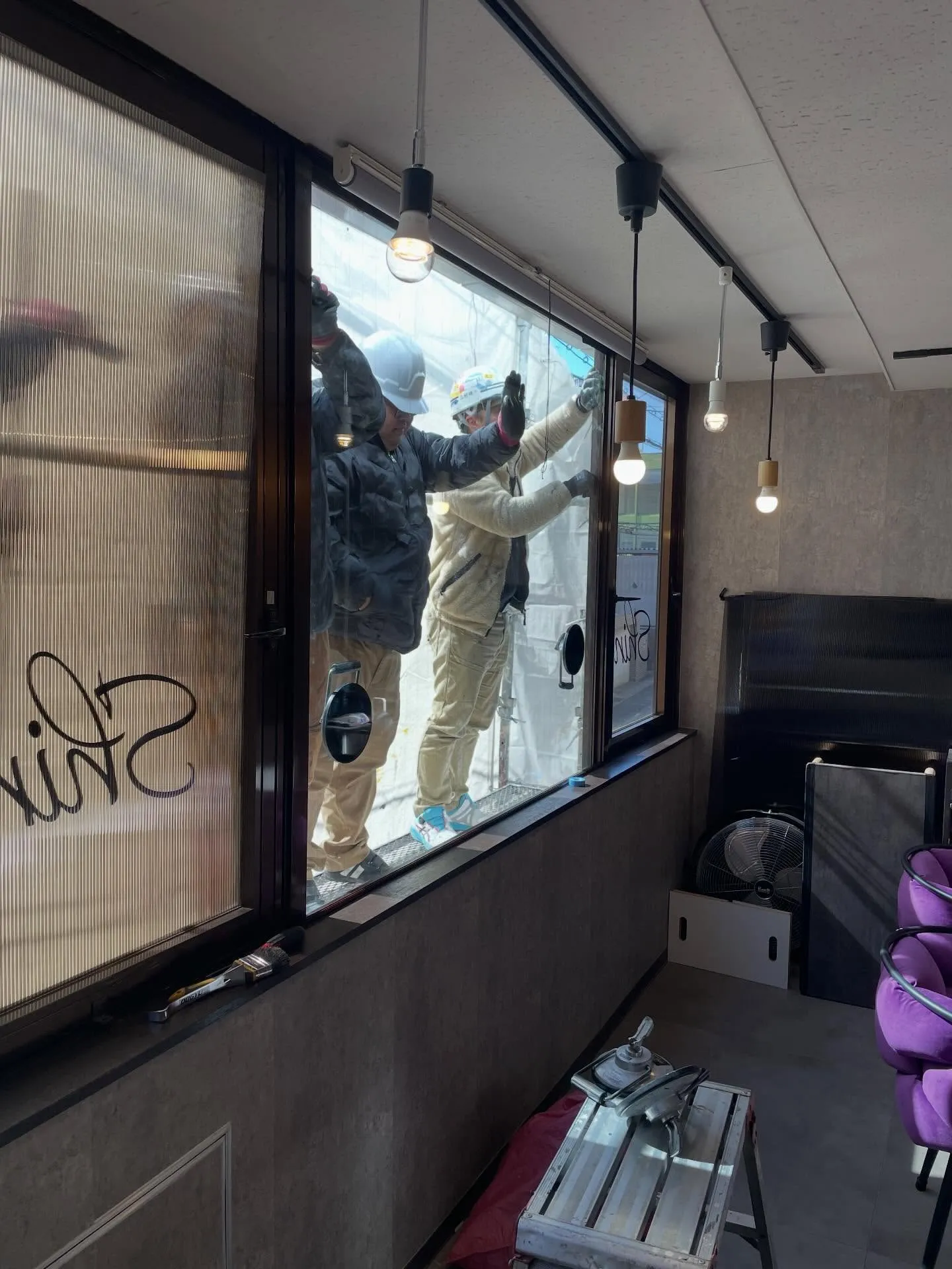 今年の年明けに起きた島根の地震でかなり揺れて硝子が割れたらし...